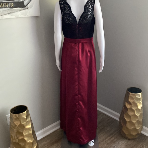 After Six Burgundy + Black Bridesmaid Dress Size 8 - Picture 4 of 7